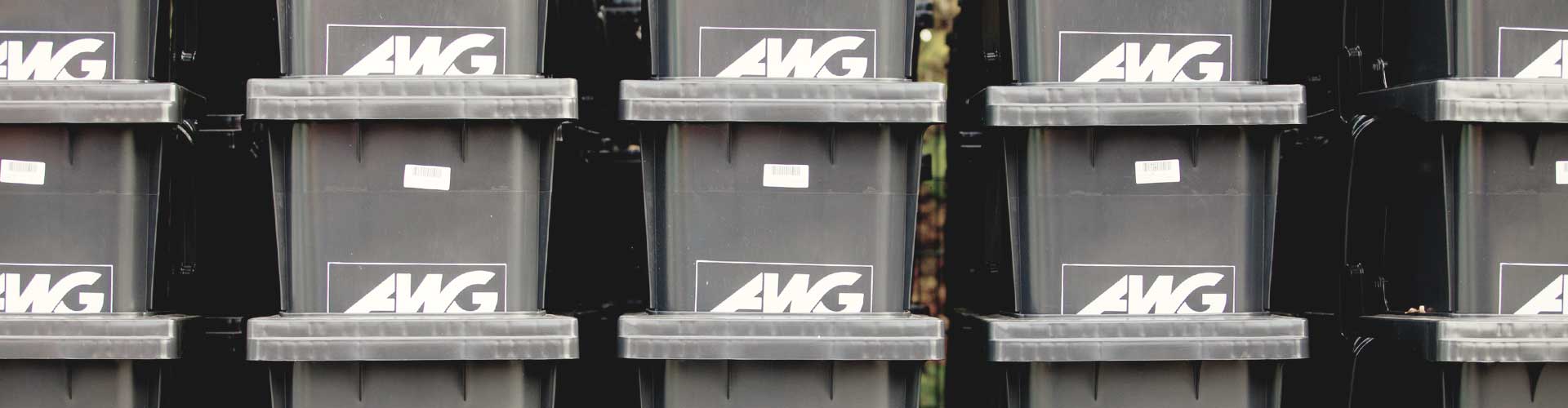 Abfallbehälter gestapelt